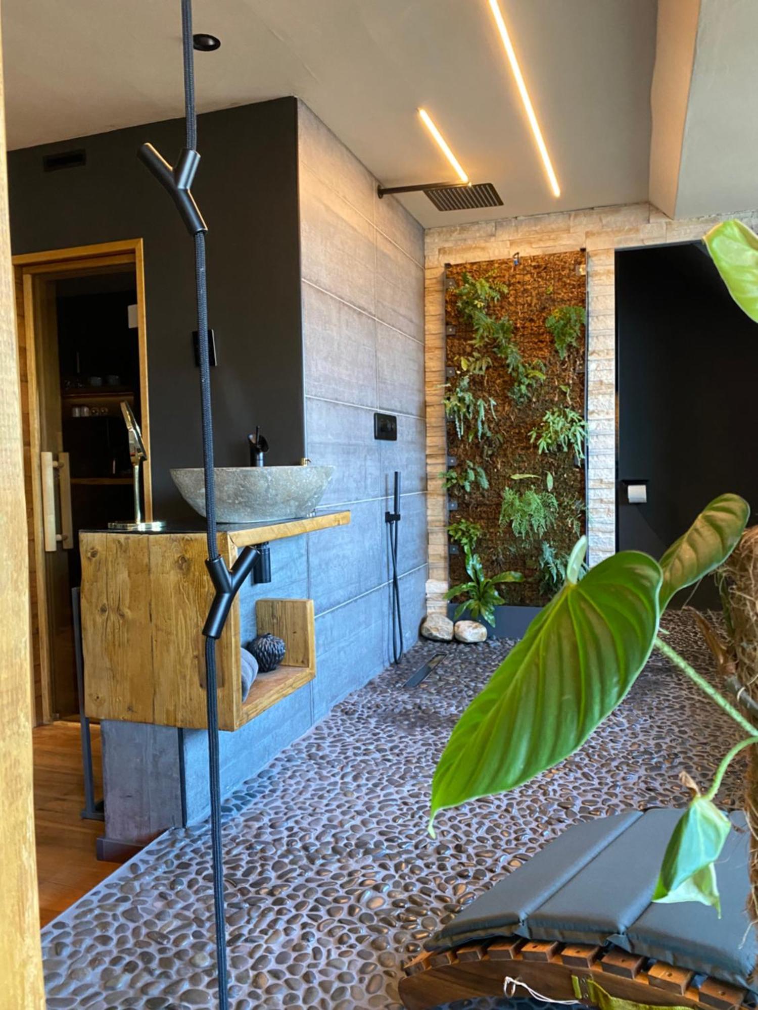 Private Wellness Suiten Mit Whirlpool Essen Eksteriør billede